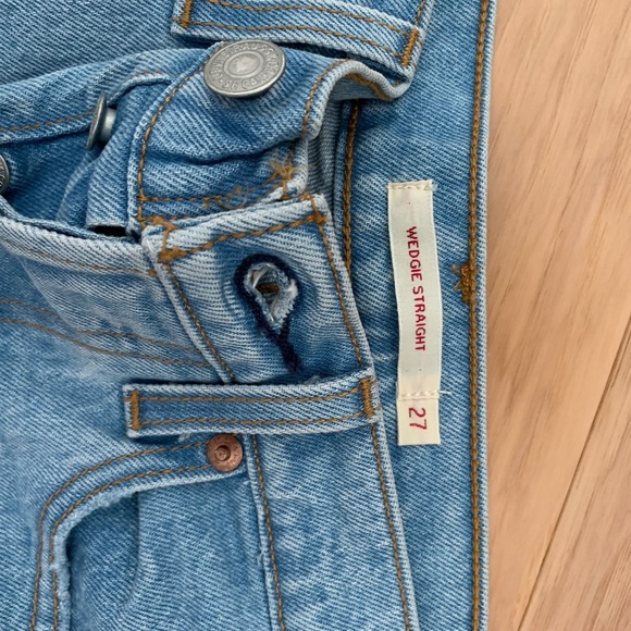 Levi’s wedge straight in “dibs” light wash - Picture 3 of 8